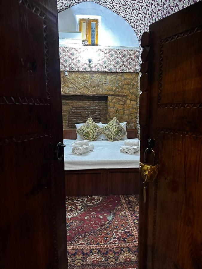 Отель MEKHTAR AMBAR Caravan Sarai XIX Бухара Экстерьер фото